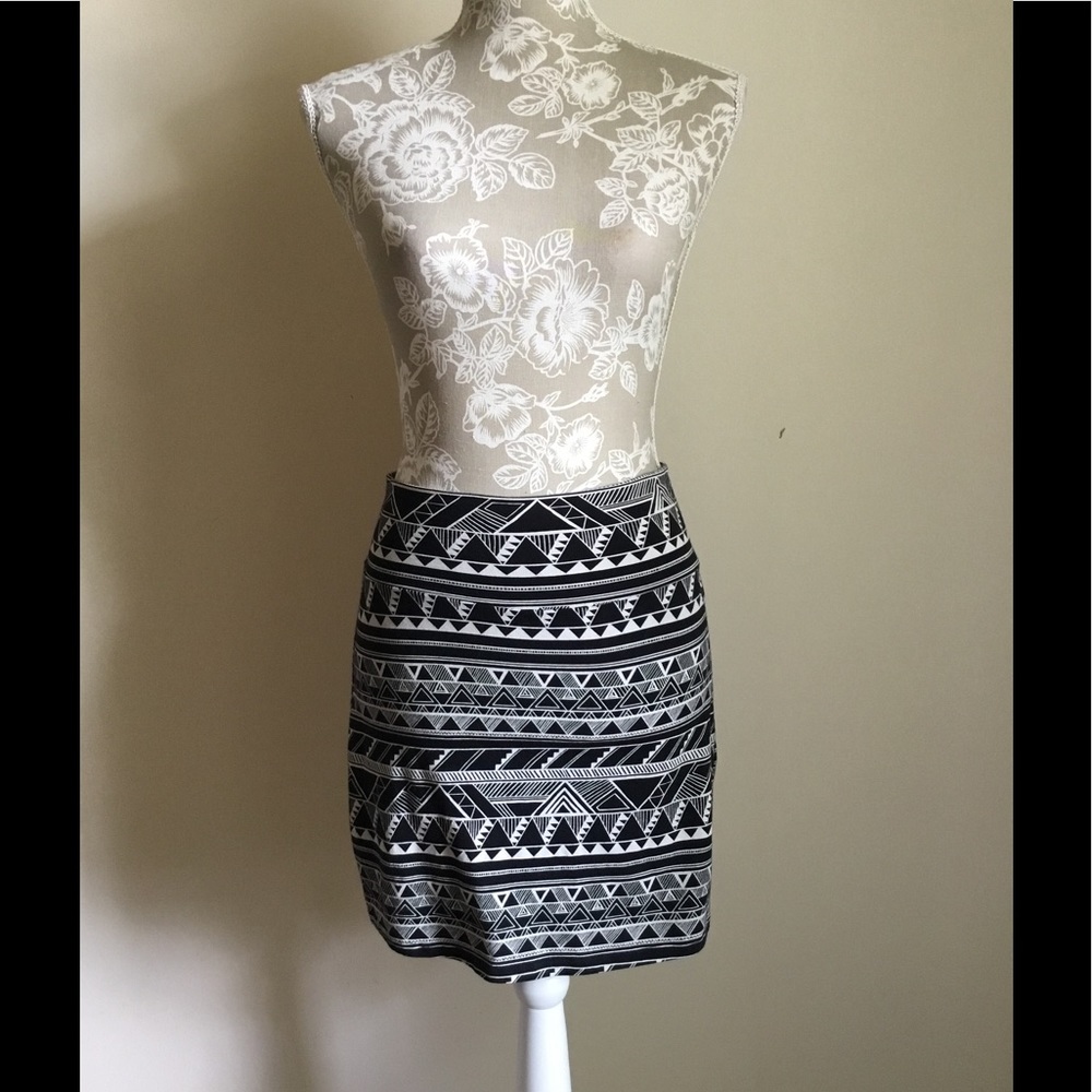 PINK BLACK/WHITE SKIRT